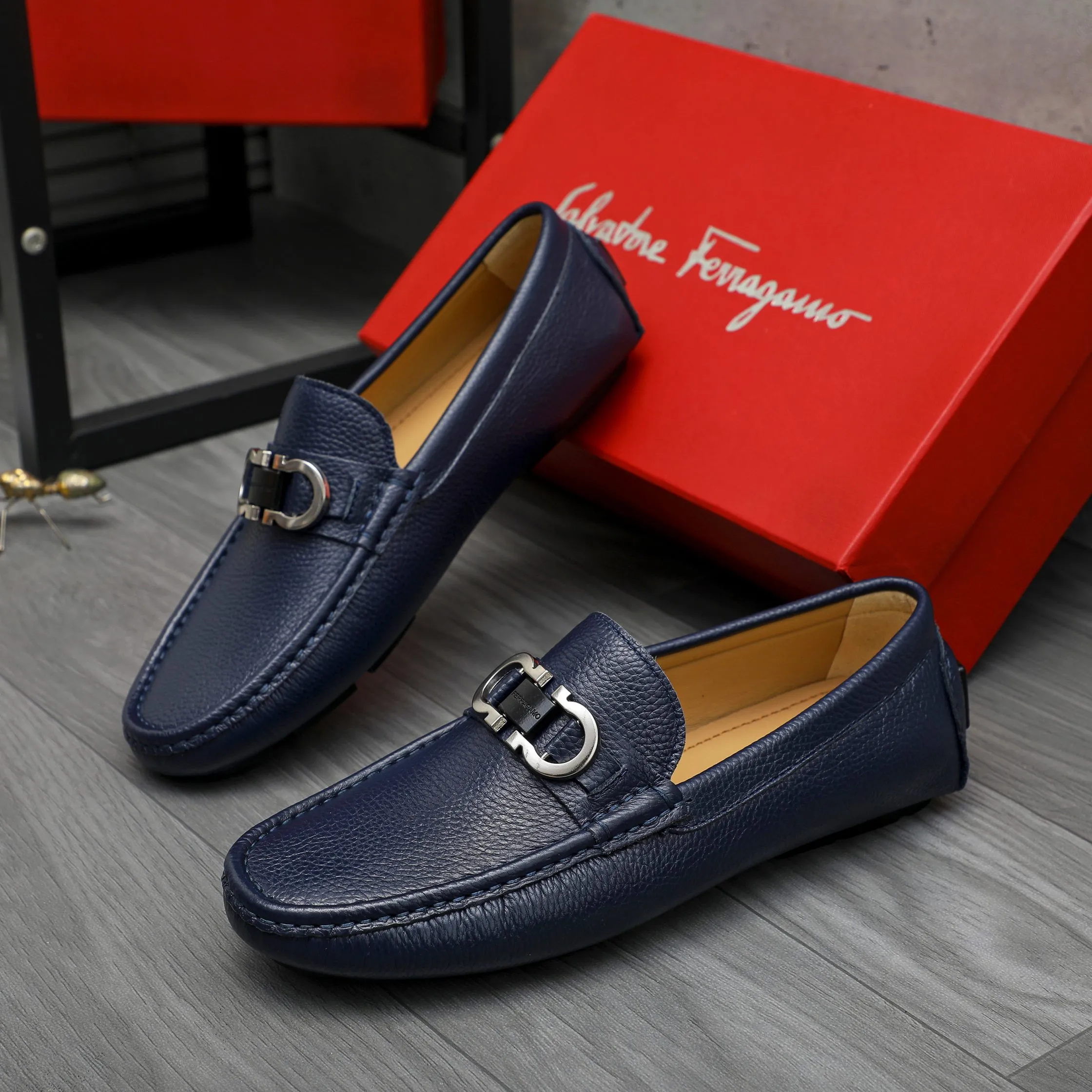 Men's shoes 💰p420 Product trademark: Ferragamo " Ferragamo ] Casual slip-on men's shoes Regular size: 38-44 Product materials: Selected pebbled cowhide upper, sheepskin lining, original rubber outsole